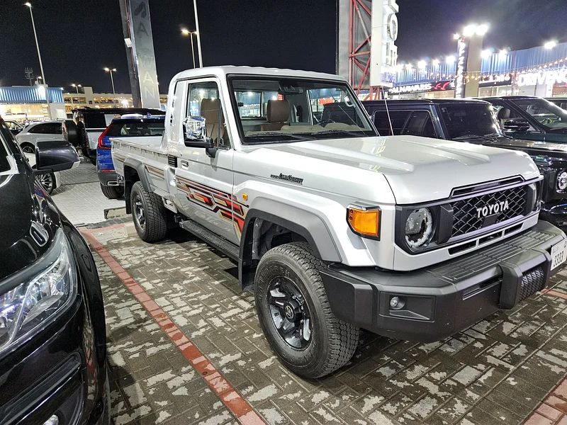تويوتا لاند كروزر  بيك أب631578845757461117