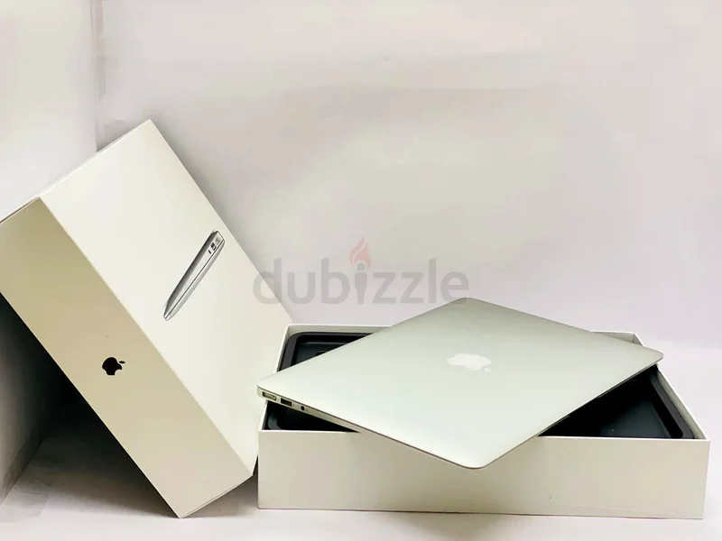 MacBook Air A1466 Core i5 256 SSD 8GB RAM 1.5GB Graphic - Open Box63265096690307111