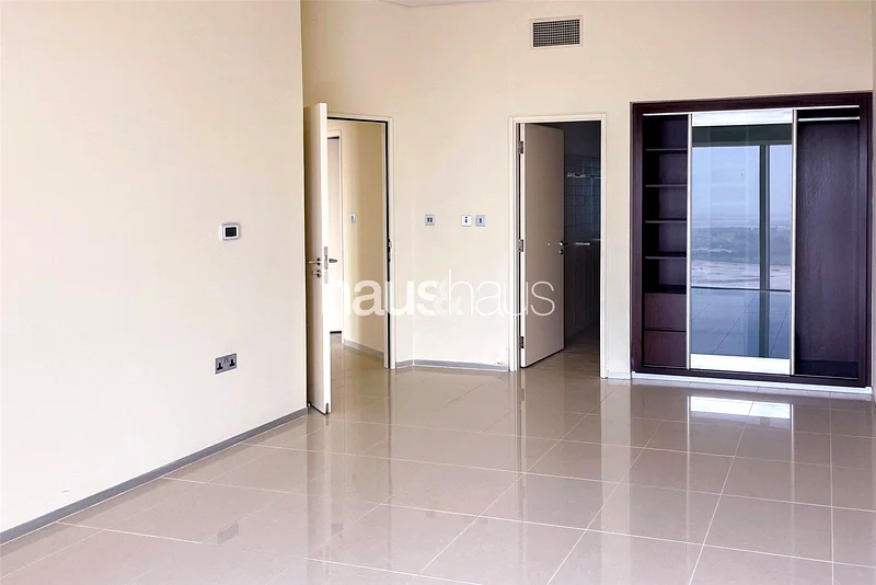 Next to Metro | Behind DIFC | Unfurnished62890348500995113