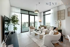 Cozy 2BR w/ Creek Views in Dubai Creek Harbour