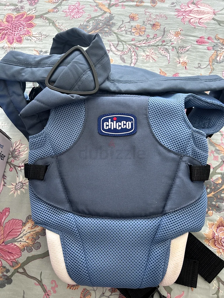 Baby safety gate and baby carriers63204859394817111