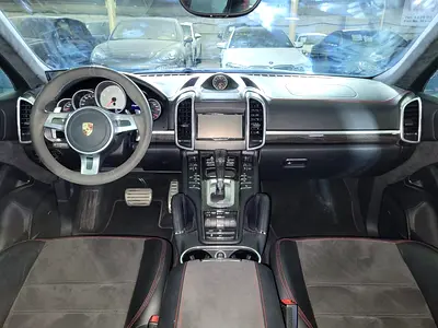 2013 Porsche CAYENNE — миниатюра 16