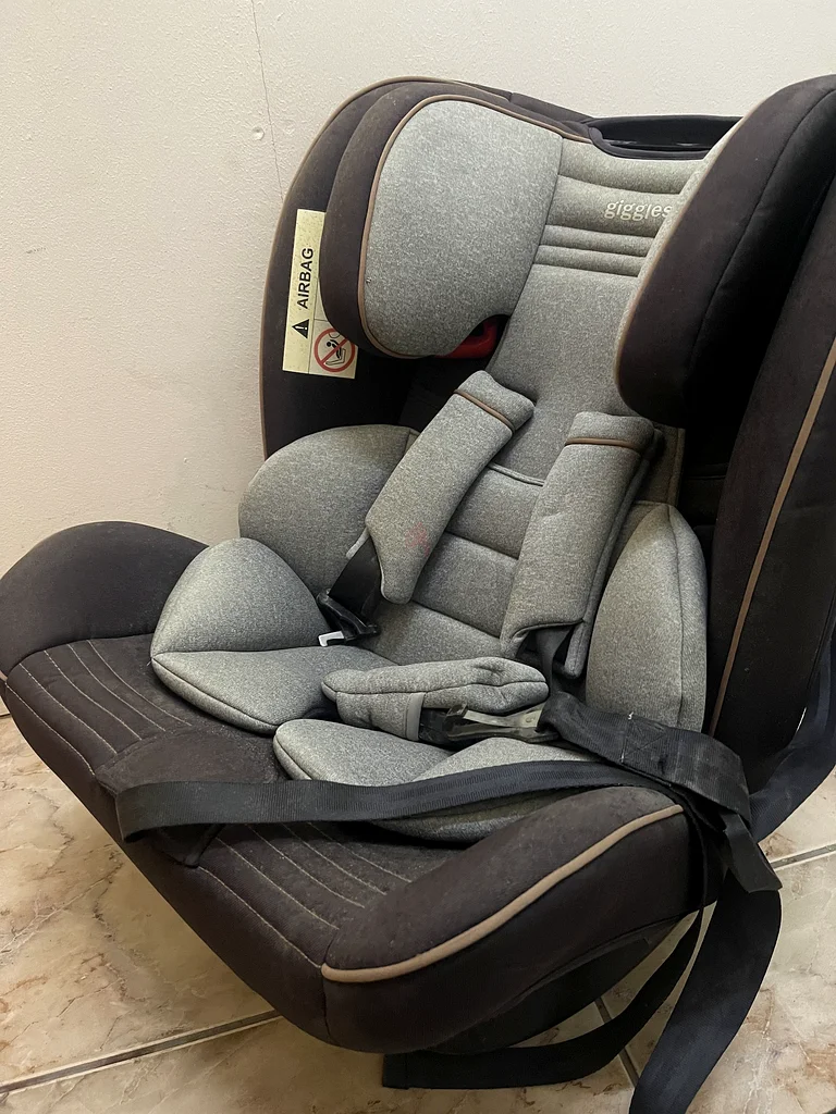 مقعد سيارة للبيع63208382622721111
