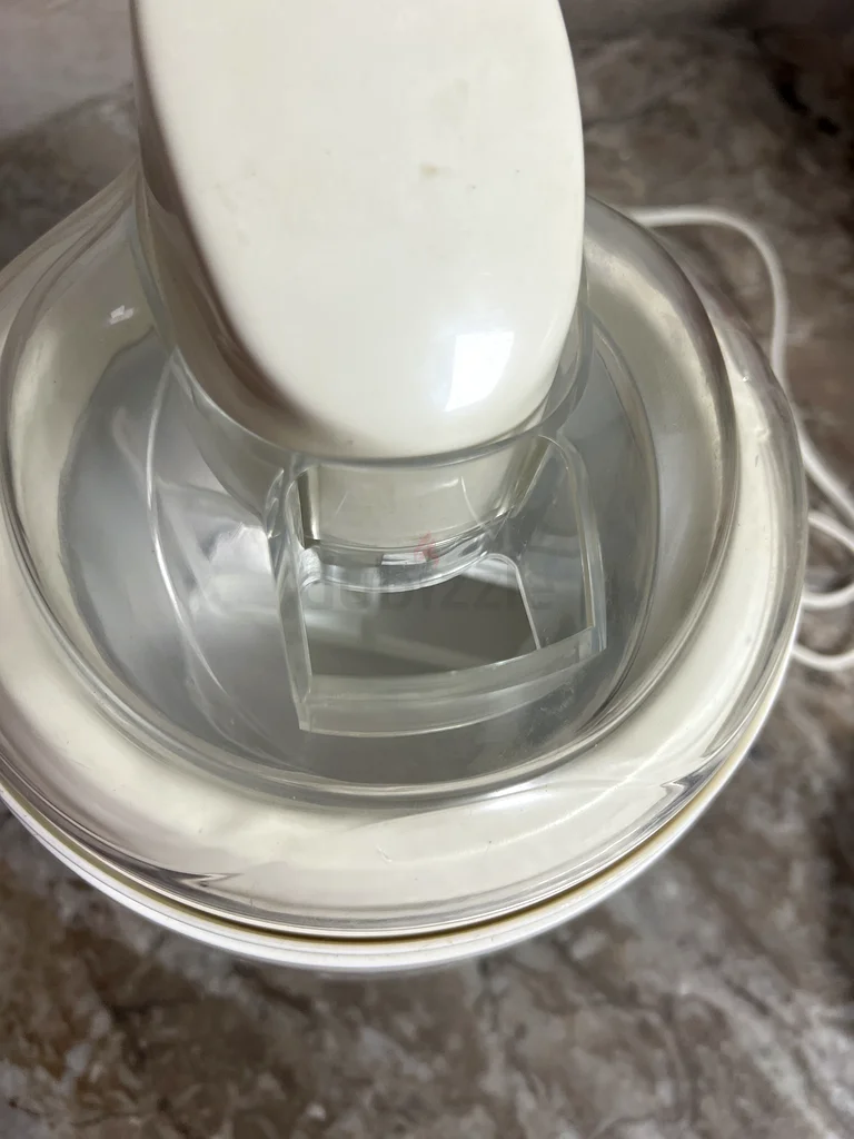 An ice cream making machine63254500517249113