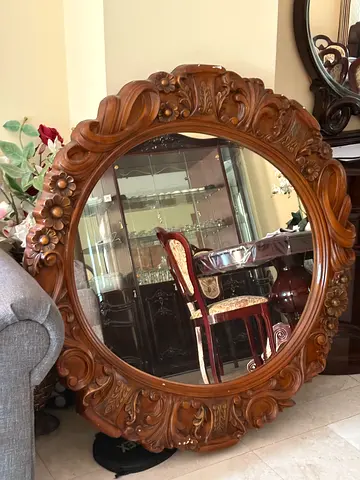 Vintage Ornate Mirror: A Touch of Elegance for Your Home