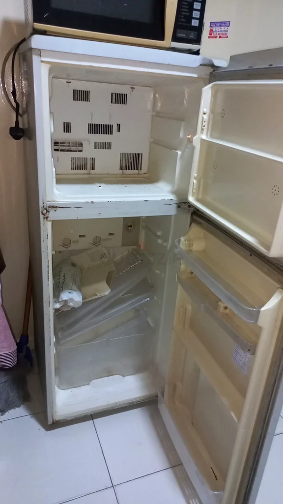 Fridge and microwave632524436751371129