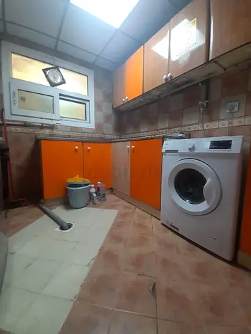 Bed space available Satwa 6 people room