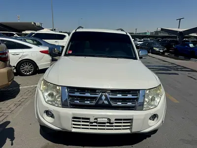 Mitsubshi pajero 2013 fullopshin  3.8 white color Gzcc calen car