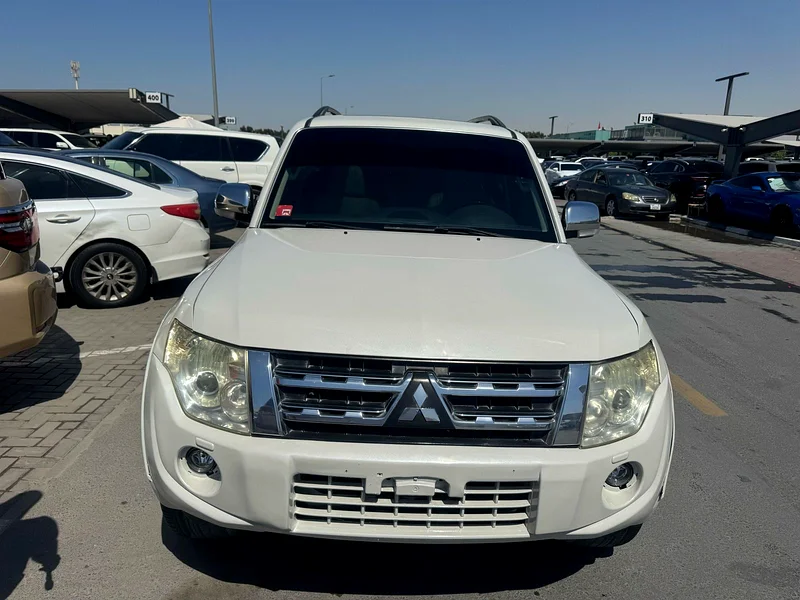 Mitsubshi pajero 2013 fullopshin  3.8 white color Gzcc calen car63152749765633112