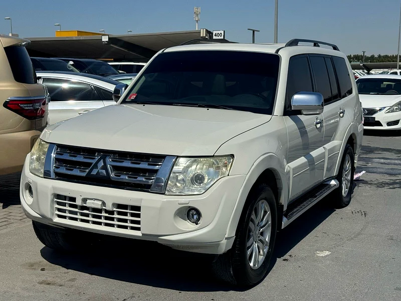 Mitsubshi pajero 2013 fullopshin  3.8 white color Gzcc calen car63152749765633113