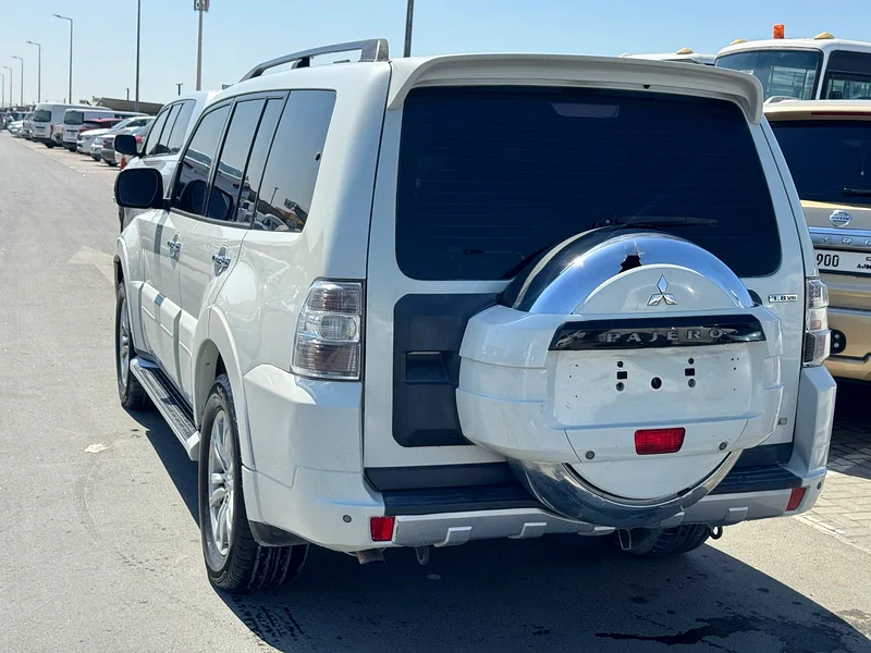 Mitsubshi pajero 2013 fullopshin  3.8 white color Gzcc calen car63152749765633114