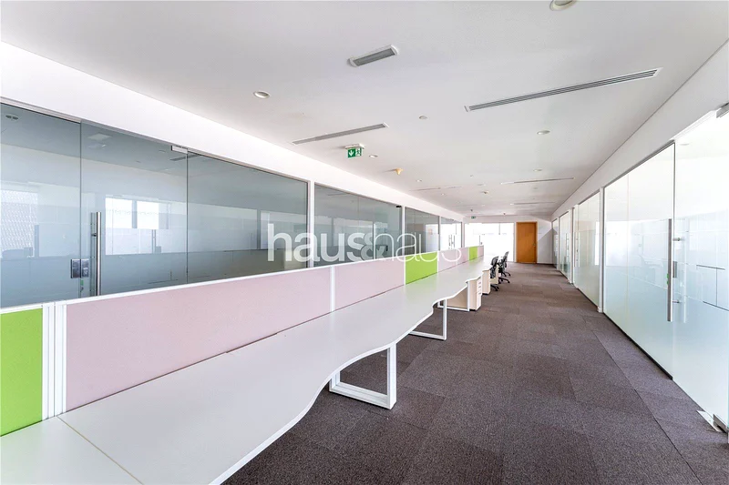 متاح الطابق الكامل المجهز | LEED Gold و Platinum62864685452546112