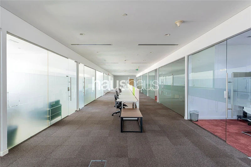 متاح الطابق الكامل المجهز | LEED Gold و Platinum62864685452546111