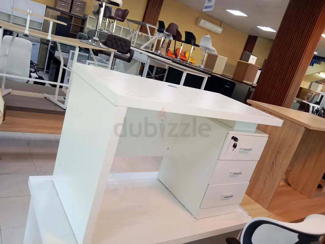 Venta de nueva mesa para computadora