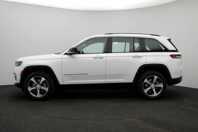 2023 GRAND CHEROKEE Limited+ - Certified by Al Futtaim63152287199746112
