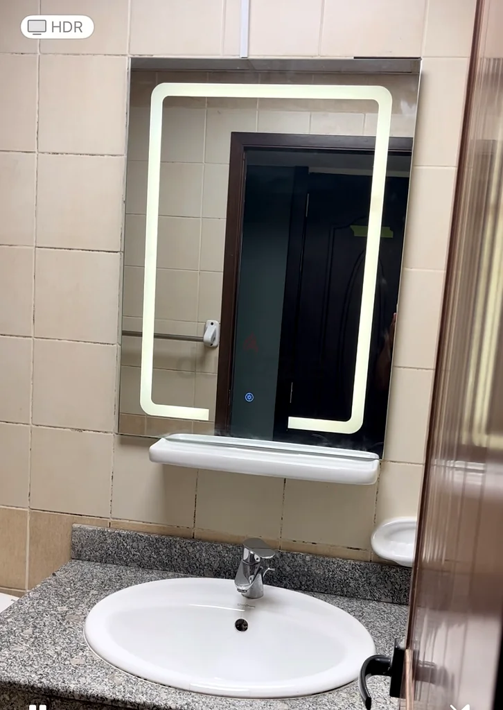 Room with partition63796472000129112