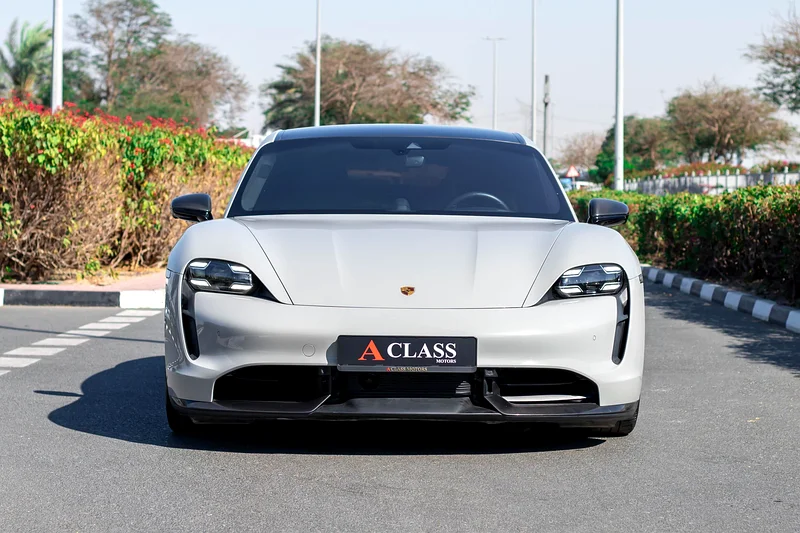 PORSCHE TAYCAN TURBO S. GCC. Full options63150947022850114