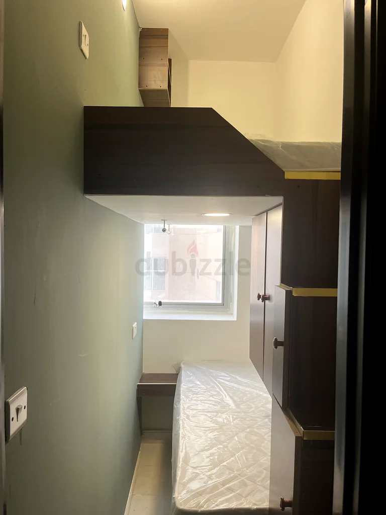 Room with partition63796472000129110