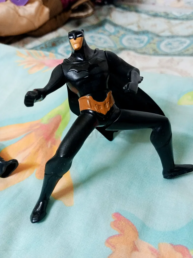 Ultimate Action Batman Figurine - Perfect for Collectors!63229689282433112