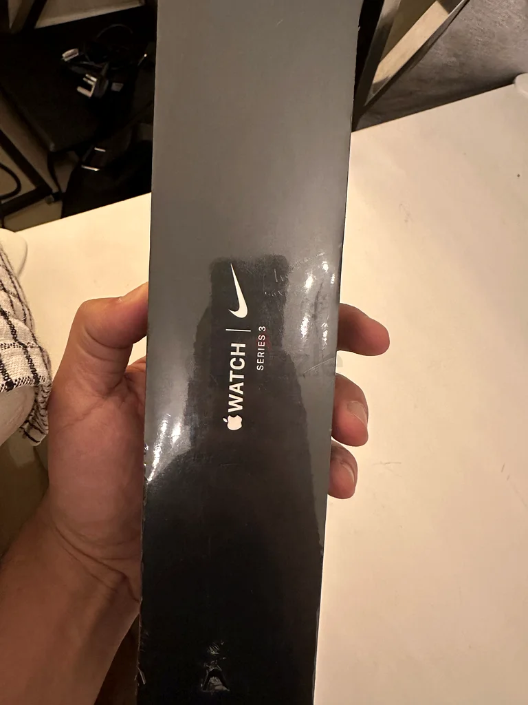 Apple watch series 3 nike edition 38mm  space gray new with new battery 100% without any scratches63266527354882111