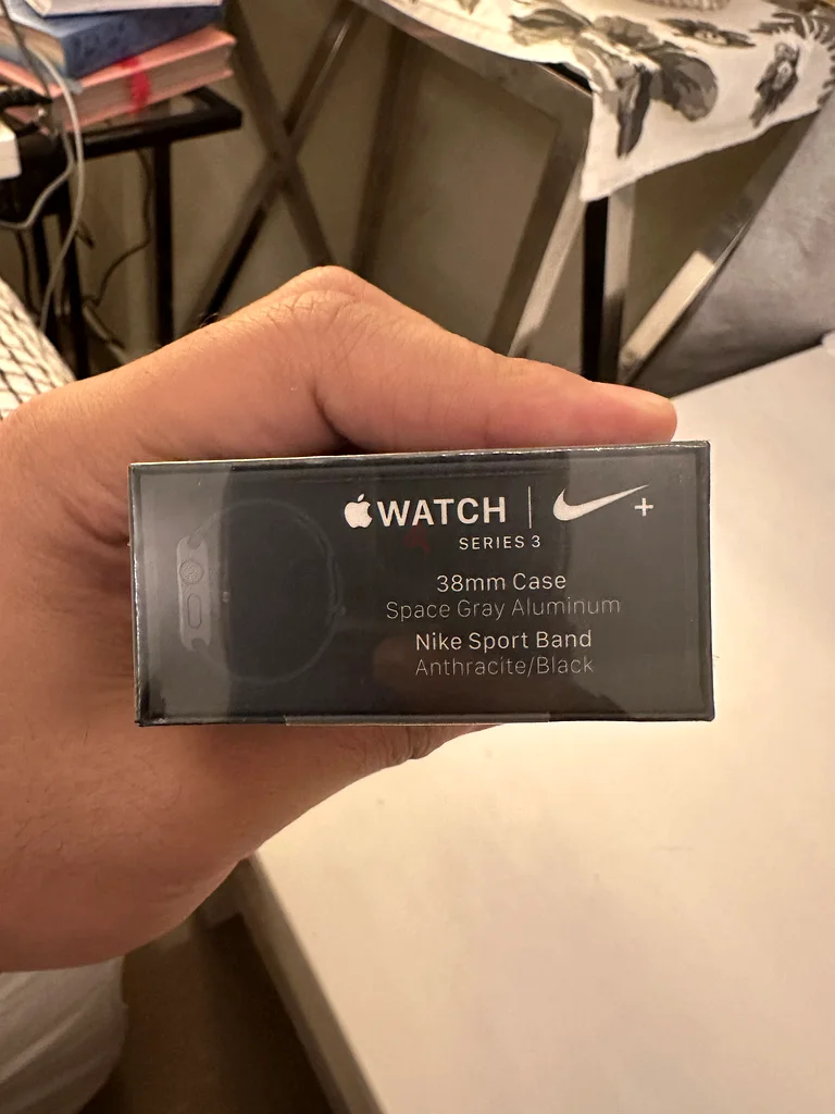 Apple watch series 3 nike edition 38mm  space gray new with new battery 100% without any scratches63266527354882112