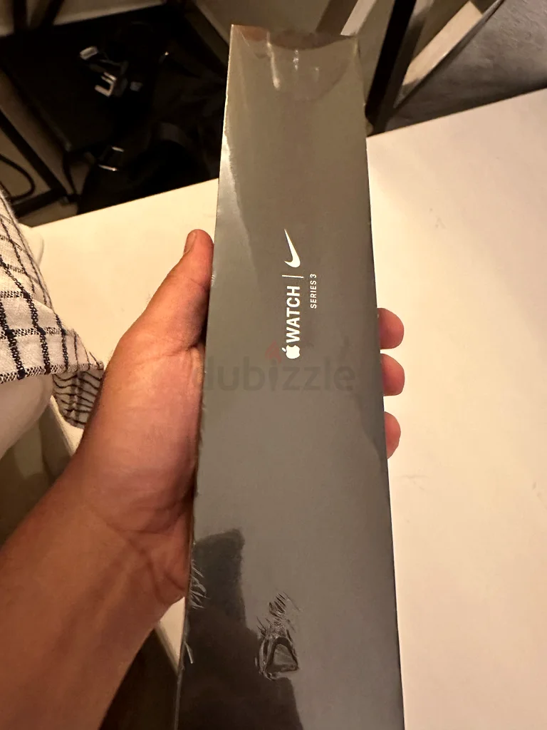 Apple watch series 3 nike edition 38mm  space gray new with new battery 100% without any scratches632665273548821118