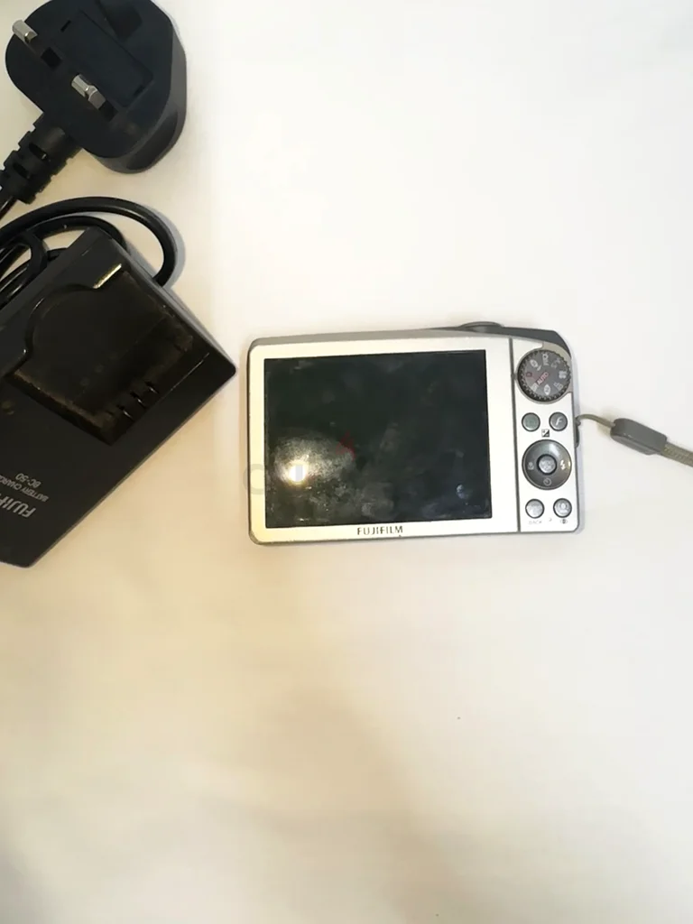 كاميرا FUJIFILM FinePix F50fd فضية63236125136259112