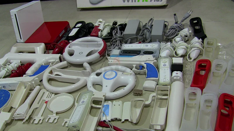 2 wii consoles   wii fit plus   motion plus controller63202194434435113