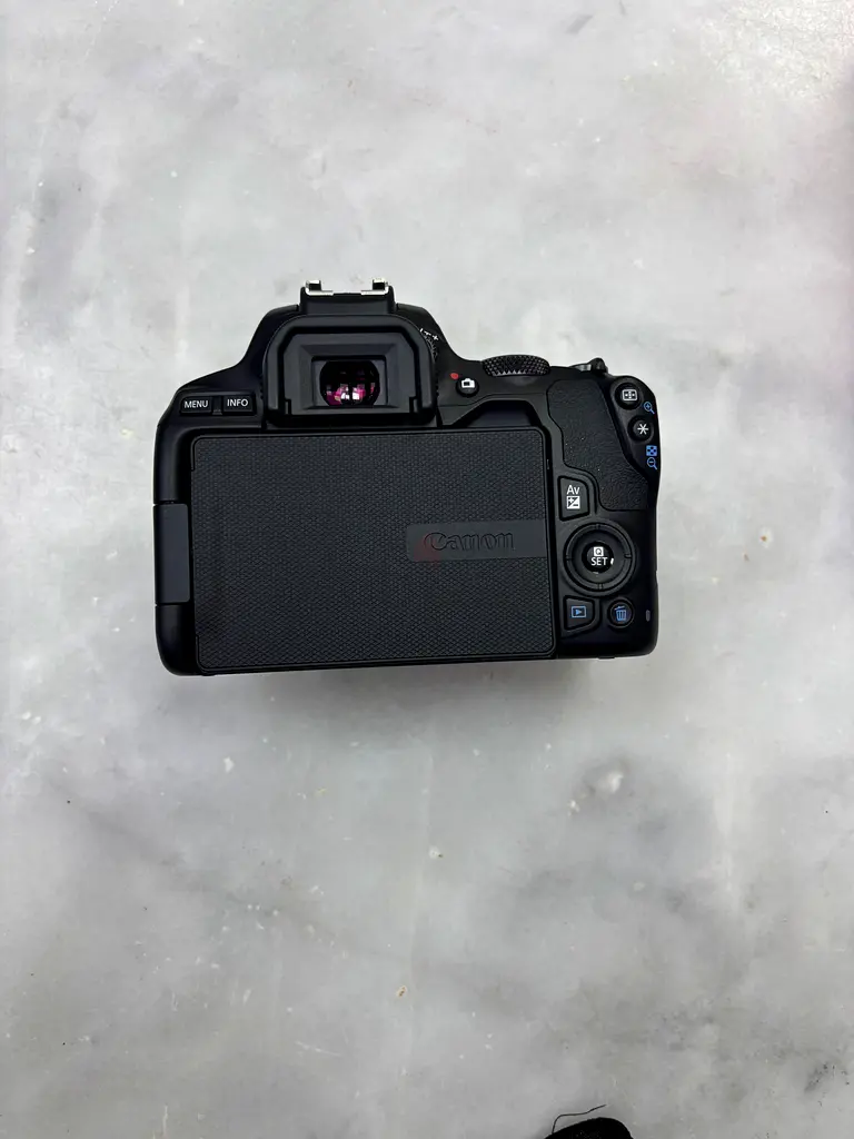 canon camera with lights63233635682307116