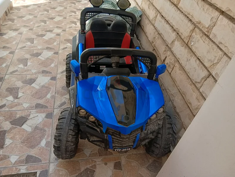 شاحنة للأطفال مع شاحن مناسبة للعمر 5 سنوات فما فوق63207891679875111