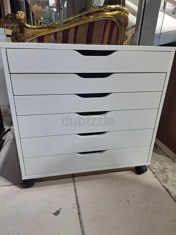 Storage drawer