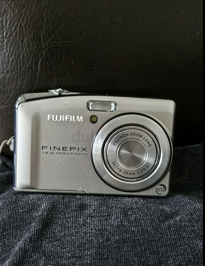 كاميرا FUJIFILM FinePix F50fd فضية632361251362591126