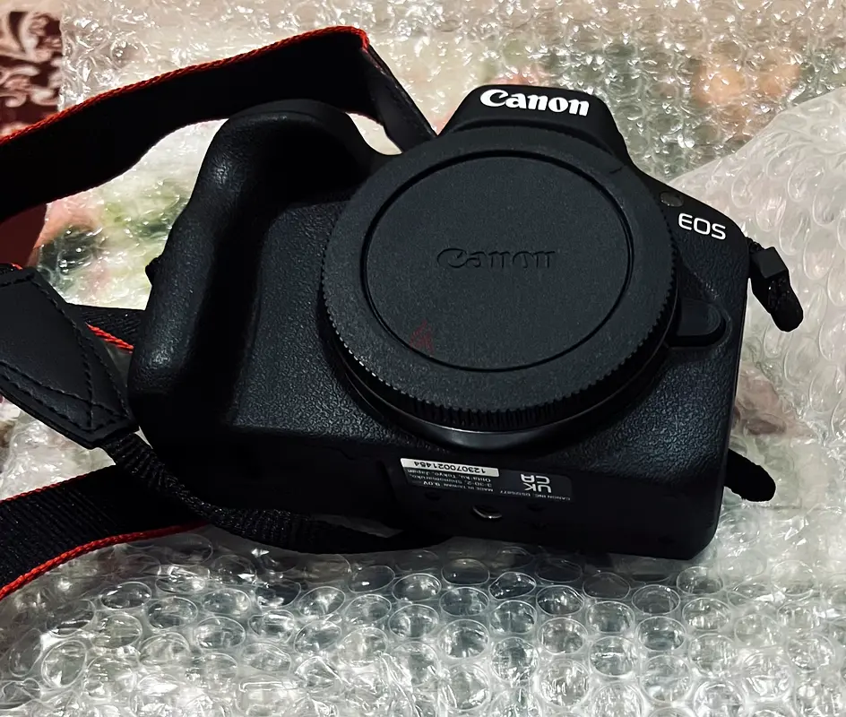 Canon camera r50