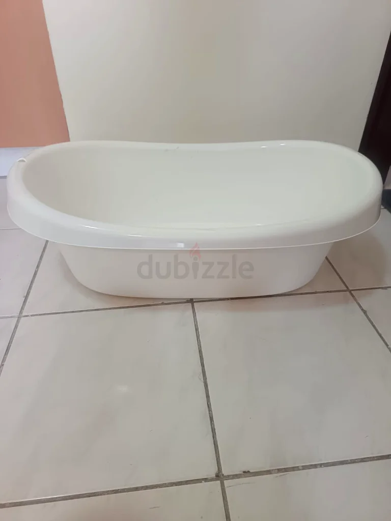 Used baby bath tub63198626104322112