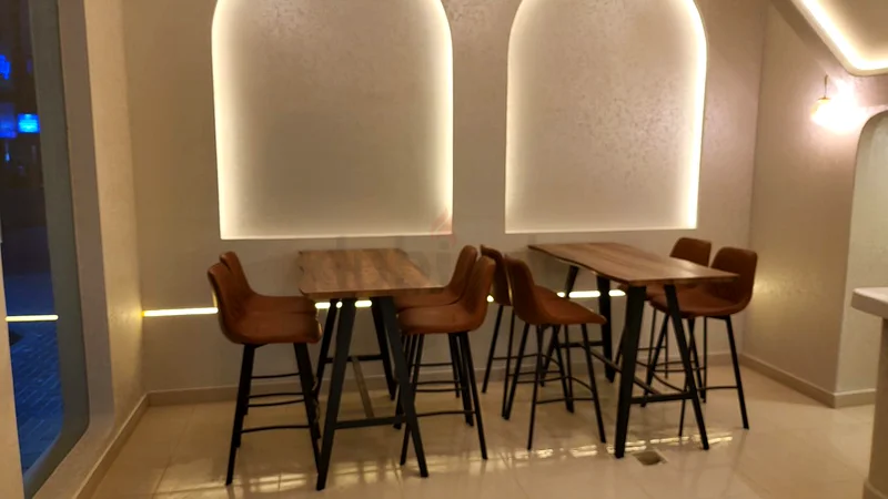 Bar table with 4 chairs from Danube Furniture, excellent condition63209346789762110