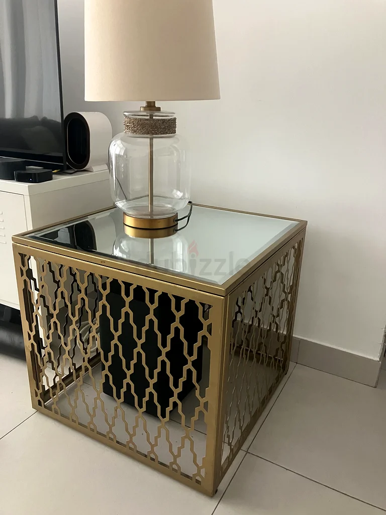 مصباح وطاولة جانبية63220328031745112