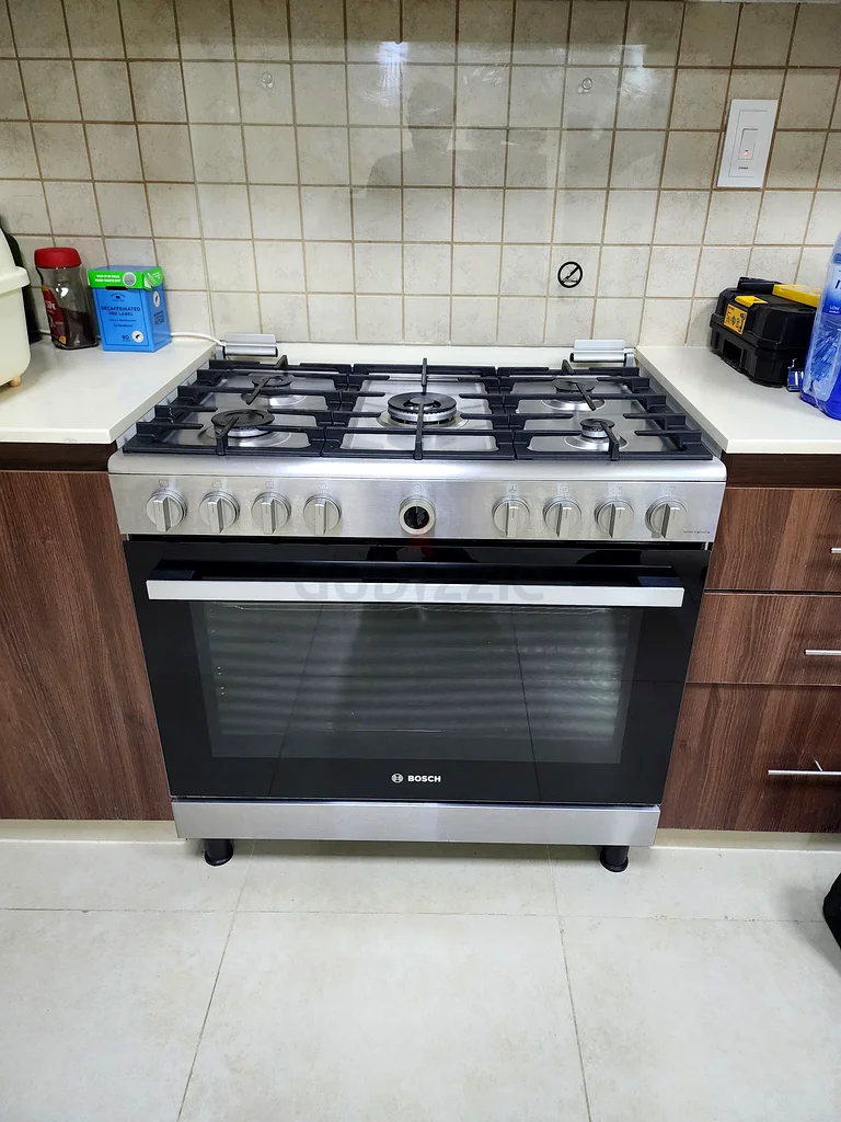 فرن طهي غاز من بوش بحجم 90×60 سم مع مروحة632650998808351126