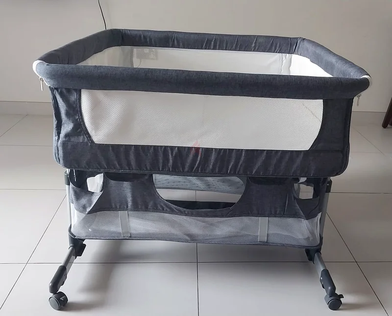 Twin baby bassinet with divider for sale!63204863361794111
