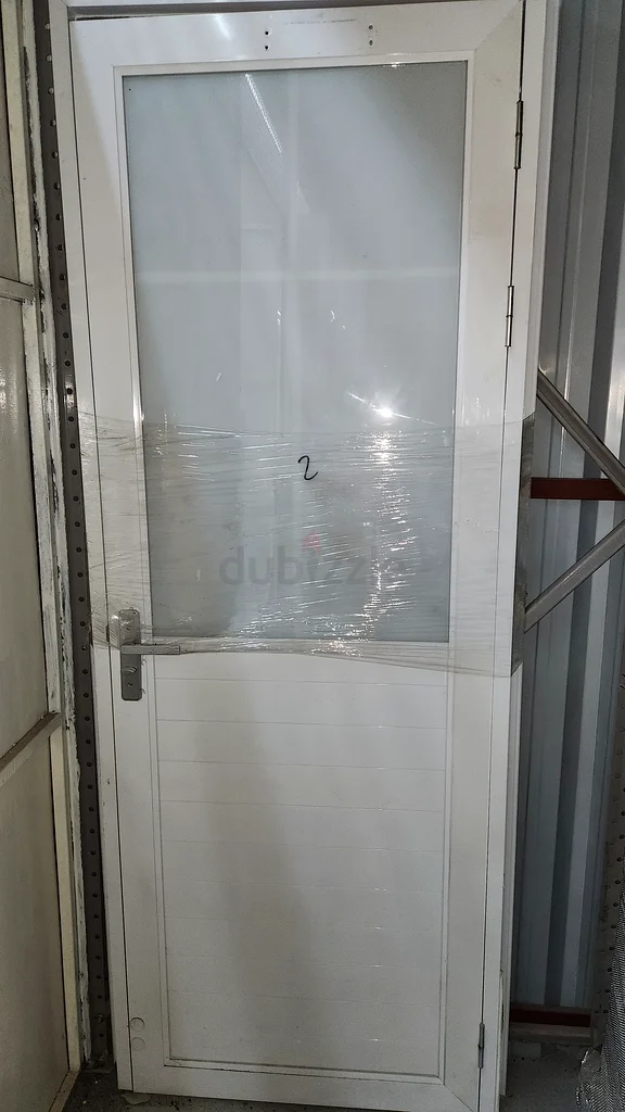 Three White Aluminum Doors with Frame ثلاث أبواب بيضاء ألمنيوم63223853706625111