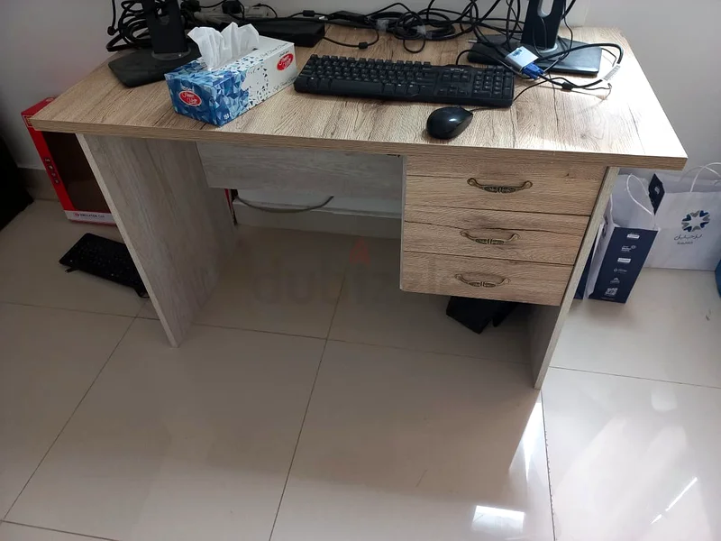 Office chair with study table63179384248065113