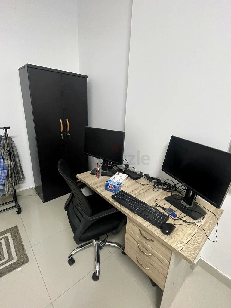 Office chair with study table63179384248065112