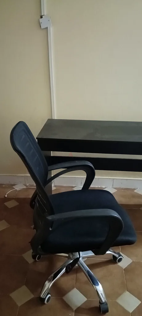 Table and chair63179384219267111