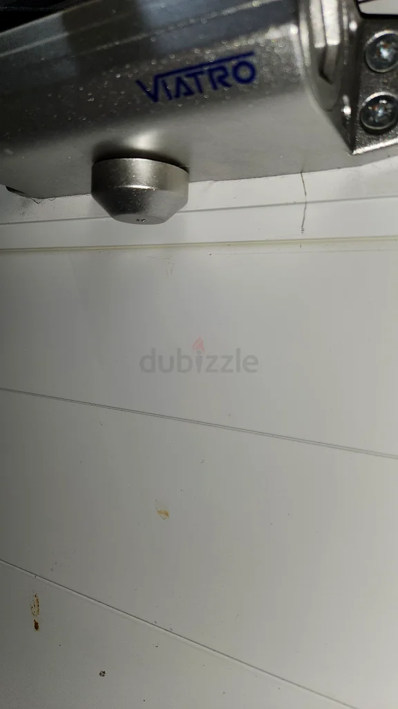 Three White Aluminum Doors with Frame ثلاث أبواب بيضاء ألمنيوم63223853706625113
