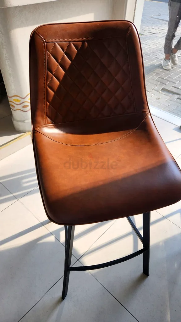 Bar table with 4 chairs from Danube Furniture, excellent condition63209346789762112