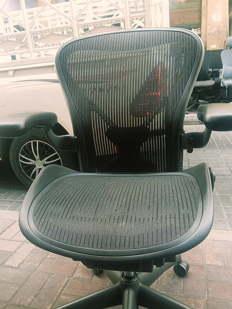 أبيع كراسي هيرمان ميلر أرون63186263075841113