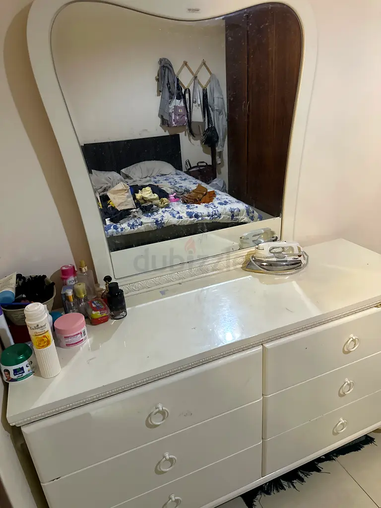 Dressing table63219339404419111
