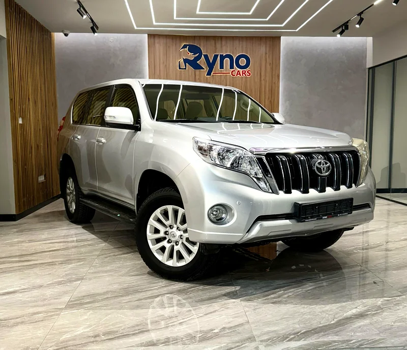 تويوتا برادو 2017 EXR V6 | 163,000 كم | فضي | مواصفات خليجية | أقساط من 2,850 درهمًا إماراتيًا63165225072642116