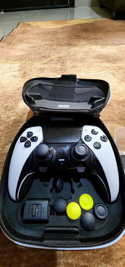 وحدة تحكم PS5 دوالسنس إيدج