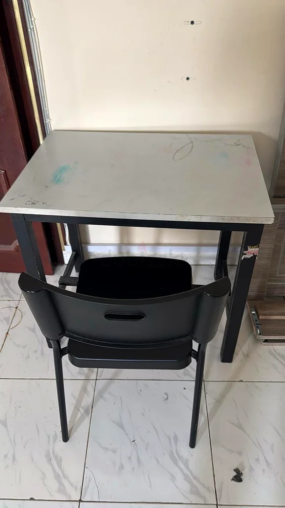 Table n chair63179384225538111