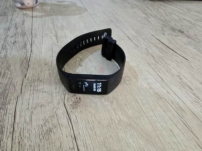 Fitbit Charge 4 - حالة ممتازة | صفقة رائعة!63262407405699111